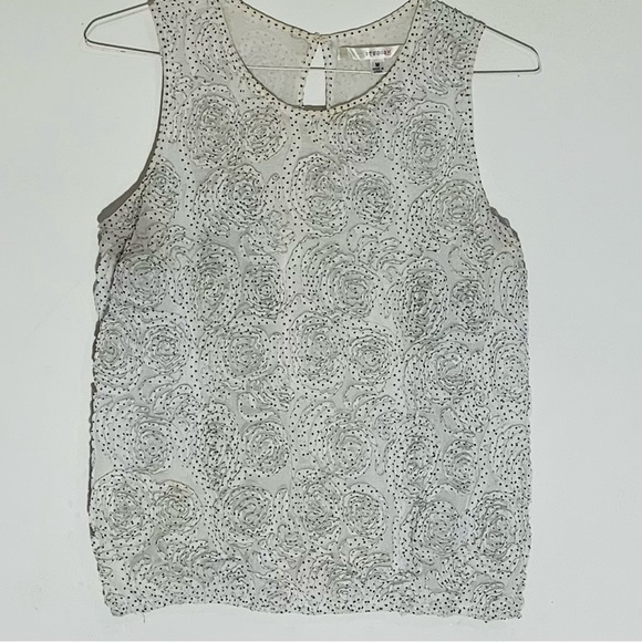 Studio M White Sleeveless Top with Floral Pattern SZ M - Picture 1 of 6